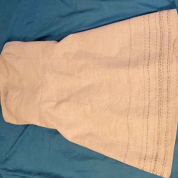 🥀🥀👋 Last Call Strapless champagne shimmer dress with built-in bra. 8 petite - Picture 2 of 4